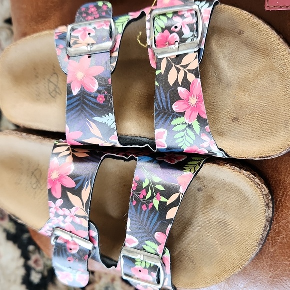 Lot 5 Sandals Slides Sz 8-9 - Picture 5 of 8